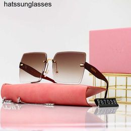 2022 New Fashion Cut Edge Personalised Frameless Sunglasses for Women's mius Face Mask Gradual Colour Temperament Sunglasses two for one