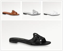 NOVO RELEMENTO SANDALS DE SANDALS CLUM BRANCO BRANCO PLACA PINHA PLATE FLIPPERS SAPATOS ANTERIORES DE VERÃO Feminino 35-42