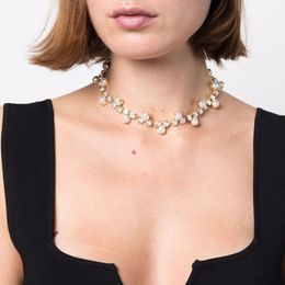 Интернет -знаменитость с тем же стилем личности Жемчужно -ожерелье сияющее модное бриллианто