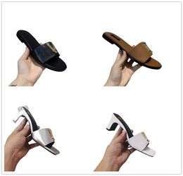 The new V-button thick-heeled slippers, say goodbye to drab rough, beautiful and comfortable, fashion and trend, with a height of 6cm. Size: 35-43, with Box