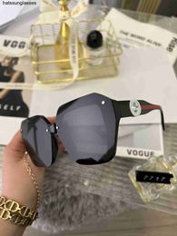 2023 New sunglasses Women's Polarised lenses High definition sunglasses UV resistant sunglasses two for one