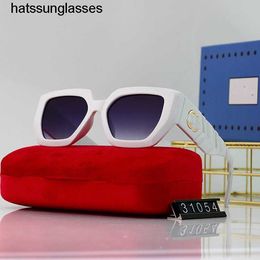 2022 new fashion box Sunglasses with street shot net Red Sunglasses Women's glasses two for one