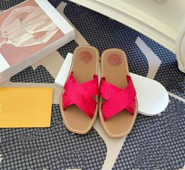 Classic slippers Summer luxury woman beach Big Head Leather Flat Belt buckle sandals Hotel Bath men Slides Designer women shoes