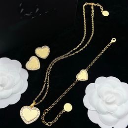 Love Heart Shaped Diamond inlay Pendant Necklace Bracelet Earring Ear Studs Banshee Designer Jewelry Women's Birthday Festive Party Gift XMS30 -01