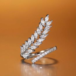 Band Rings Huitan Personality Leaf Olive Shape Finger-rings Women Luxury Silver Color/Gold Colour Cubic Zirconia Rings Wedding Party Jewellery AA230529