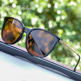 Luxo Moda Moda Os óculos de sol ao ar livre Crixalis Crixalis vintage Polarizada Classic Anti Glare Driving Sun Glasses For Men Designer Sombes feminino