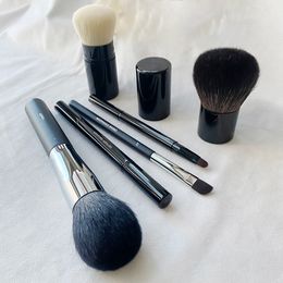 CC Makeup Brushes Set 6-st Petit Pinceau Retractable Kabuki Powder Cream Ögonskugga Tvåspets ögonskugga Lip Brush Kosmetika Skönhetsverktyg