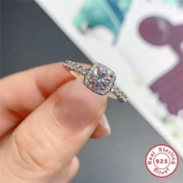 Cluster Rings Geoki Perfect Cut Passed Diamond Test 1 Ct D Color VVS1 Moissanite Square Party Ring Female 925 Sterling Silver Wedding