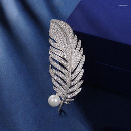 Brooches YAMEGA Fashion Rhinestones Pearl Feather Brooch Pins Luxury Women Coat Collar Designer Jewellery Clothes Accessories