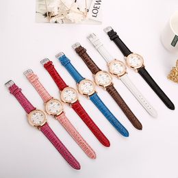 Diseñador Queen Watch Reloj de mujer Estilo minimalista Cuarzo Estudiante Cinturón Reloj de mujer Regalo