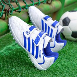 Athletic Outdoor Hot Sale Kids Soccer Shoes AntiSlip Boys Football Shoes Hook Loop Girls Training Soccer Sneakers Profession Outdoor Sneakers L230518