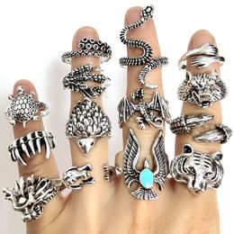 Solitaire Ring Wholesale TOP 50 Different Styles MIX Punk Cute Animal Claw Metal Rings Amazing Vintage Biker Rings 25pcs 50pcs Can Be Selected 230529