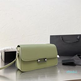 2023-Bags Luxury handbags designer Fashion sheet is tasted single shoulder purse shopping bag Classic small envelope bag modelling