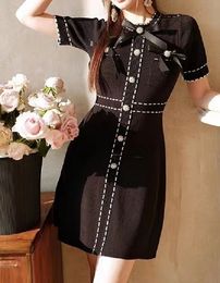 designer jurk damesjurk slanke strik versierde bloem vierkante kraag versierde bloem gebreide jurk