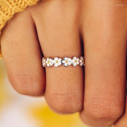 Cluster Rings Huitan Sweet Daisy Flower For Women Silver Colour Fresh Style Girls Finger-ring Fashion Versatile Female Jewellery Fancy Gift