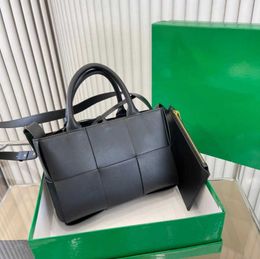 Fashion brands Designer Bag Woven Tote Bag classic versatile bag women's fashion casual commuting handbag Two in one