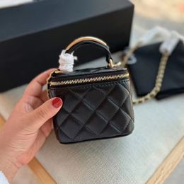 Women Crossbody Bags with Metal Handle 2023 New Classic Designer Mini Portable Box Cosmetic Lipstick Bag Sheepskin Vanity Case Handbags Totes with Mirror