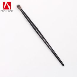 Brushes New Black Long Wood Handle Flame Tip No.24 Makeup Eye Pro Crease Blending Brush