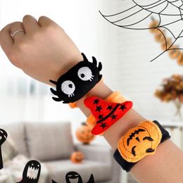 Bangle 2pcs Halloween Slap Bracelets Pumpkin Bat Spider Ghost Skull Circle Wristband Party Decoration Kids Favour Toy