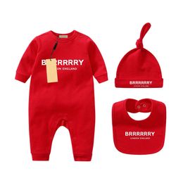 Stokta Bebek Doğdu Bebek Kız Tasarımcı Marka Mektup Kostüm Tulumlar Giysiler Tulum Çocuklar Bodysuit Bebekler için Kıyafet Romper Outfi Bib Hat 3pc B808