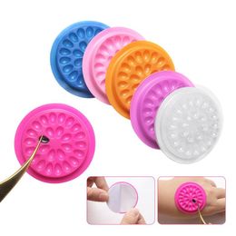 Brushes HOT 100pcs Colourful Disposable Plastic Flower Eyelash Holder Sticker Glue Adhesive Pallet For Eyelash Extension Makeup Tools