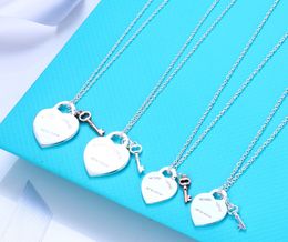 Liebesschlüssel-Halskette, weibliches Herz, englisches Etikett, Roségold-Schlüsselbein-Halskette