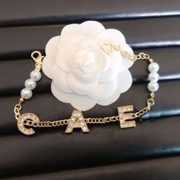 Mit Stamp Fashion Bracelets Frauen Bangel Designer Brief Schmuck vergoldete Edelstahl -Hochzeitsliebhaber Geschenkbänder Großhandel Klassiker Stil