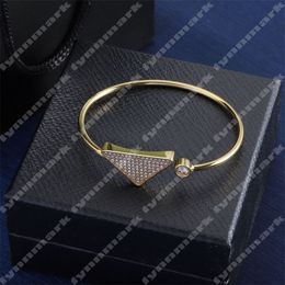 Designer Bracelets Luxury Brand Bangle Classic Letter Mens Bracelet Fashion Women Crystal Bracelet Festival Party Jewellery Gift