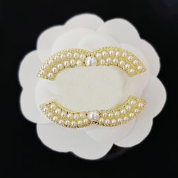 Brooches Brand Designer Letters Brooch Fashion Famous C Double Letter Brooches Crystal Pearl Charm Luxury Couples Individuality Rhinestone