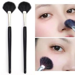 Makeup Brushes 1Pcs Fan Shape Brush Black Handle Blush Loose Powder Eye Shadow Soft Professional Facial Highlighter Tools