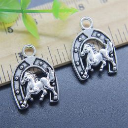 Whole 30pcs Horse Horseshoes Alloy Charms Pendant Retro Jewelry Making DIY Keychain Ancient Silver Pendant For Bracelet Earrin307f