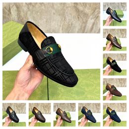 Top Model Mens Designer Dress Shoes Street Fashion Tassel Loafer Patent Leather Black Slip On Formal Shoes Party Wedding Flats Casual Rivet