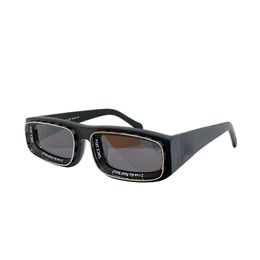 Heiße Herren-Designer-Sonnenbrille mit einfachem Rahmen für Männer und Frauen, Retro-Brille im 2602-Stil, quadratisch, für den Außenbereich, Modewoche, Modell, UV400-Schutzlinse