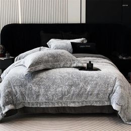 Bedding Sets Luxury Grey Carved Velvet Set Crystal Fleece Duvet Cover Warmth Comforter Bed Sheet Pillowcases