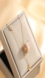 Luxury Design 18K Gold Cylindrical Pendant Necklace with Tassel Stainless Steel Jewellery for Women5477024