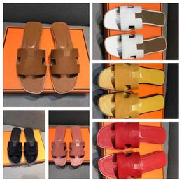 2024 New Designer Clogs Slippers Leather Comfortable Versatile Sandals Outdoor Classic Three Colour Fashion Women Shoes