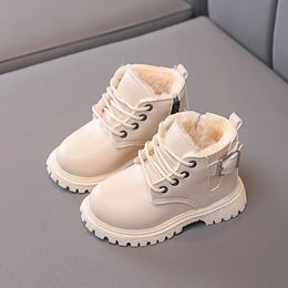 Botas Bebê Crianças Curto Moda Criança Meninas Botas Neve Inverno Pelúcia Crianças Impermeável Couro 231201