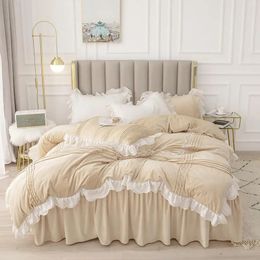 Bedding sets Beige Crystal Velvet Bedding Set Winter Warm Bedspread Solid Colour Thick Duvet Cover Bed Skirts Pillowcase Home Textile 231130