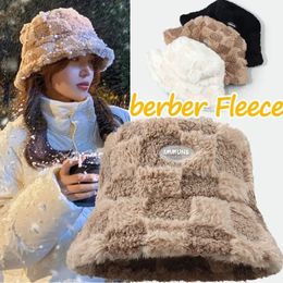 Wide Brim Hats Bucket Lamb Plush Fisherman Hat Girl Fashion Berber Fleece Chequered Winter Coldproof Thicken Cap Outdoors Warmth 231130