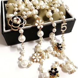 Mimiyagu Lange Halskette mit künstlichen Perlen für Damen, doppellagiger Anhänger, Pulloverkette, Party-Schmuck 220805230e