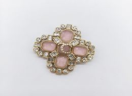 Luxury quality charm brooch with pink crystal and sparkly diamond in 18k gold plated have box stamp PS7195A4524557