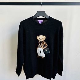 Damenpullover Academy 2023 Little Bear Cartoon Herbst/Winter-Pullover mit Rundhalsausschnitt, bestickte Strickwaren, neue, lockere Passform, Versand innerhalb eines Tages