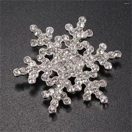Brooches 2024 Merry Christmas Crystal Snowflake For Women Sparkling Rhinestone Year Party Brooch Pins Festivel Jewellery Gifts