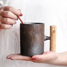 Water Bottles Japanesestyle Vintage Ceramic Coffee Mug Tumbler Rust Glaze Tea Milk Beer with Wood Handle Cup Home Office Drinkware 231130