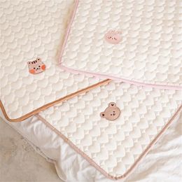 Changing Pads Covers Korean Bear Bunny Embroidered Baby Diaper Changing Pad Washable Waterproof Children Mattress 231201