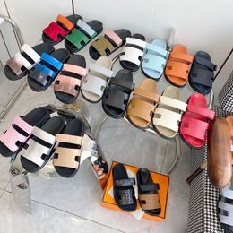 Designer di lusso di alta qualità Muli Sandali Slide Slifori da donna Sandali Sandali Shoes di Shoi di spiaggia in pelle piatta all'aperto Scarpe da spiaggia casual di grandi dimensioni 35-46
