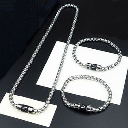 Europe America Style Men Lady Women Silver Gold-Color Metal Thick Chain Bracelet Necklace With Wrap V Initials Leather Charm M6310218a
