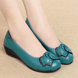 Dress Shoes 2023 Spring And Autumn Korean Soft Leather Mother Rhinestone Bow Round Toe Shallow Mouth Slip On Wedges Single