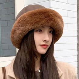Berets Plush Domed Hat Winter Fisherman Thick Short Brim Windproof Sunshade Stylish Lady Cap For Warmth Fashion Insulated