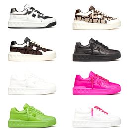 Designer rivet Dress shoes STUD XL Spring and Fall pink sheepskin sneakers run mens Womens ONE Casual shoe outdoor travel trainer hike walk tennis basketball vt shoes